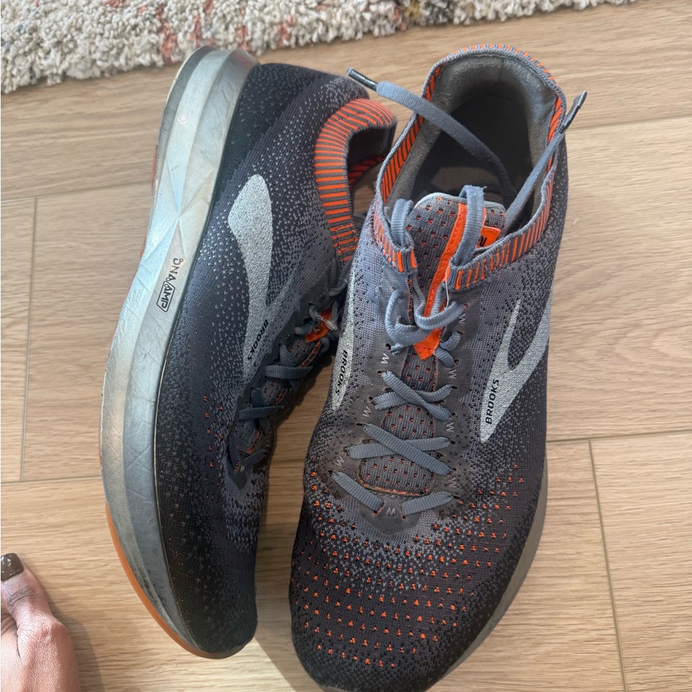 Brooks Men's Black and Gray Athletic Shoes